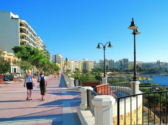 Stunning 2Br Holiday Penthouse In Central Слима Экстерьер фото